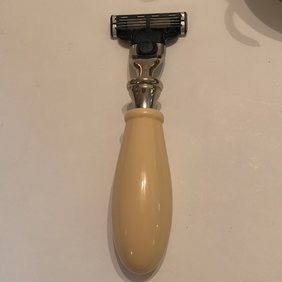 MENS GROOMING SHAVING SET-MADE IN ITALY-CHROME/CELLULOID TYPE HANDLES 4 PC SET - Picture 4 of 8